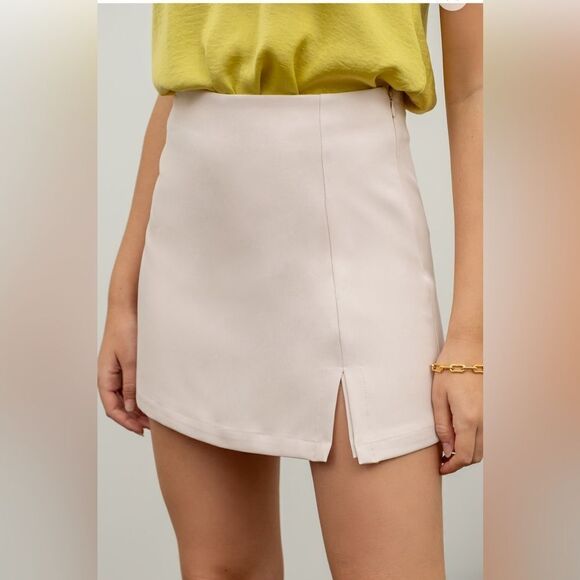 083. SIDE SLIT MINI SKORT- OATMEAL - Picture 1 of 6
